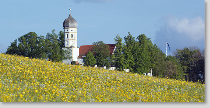 Holzhauser Kirche im Frühling